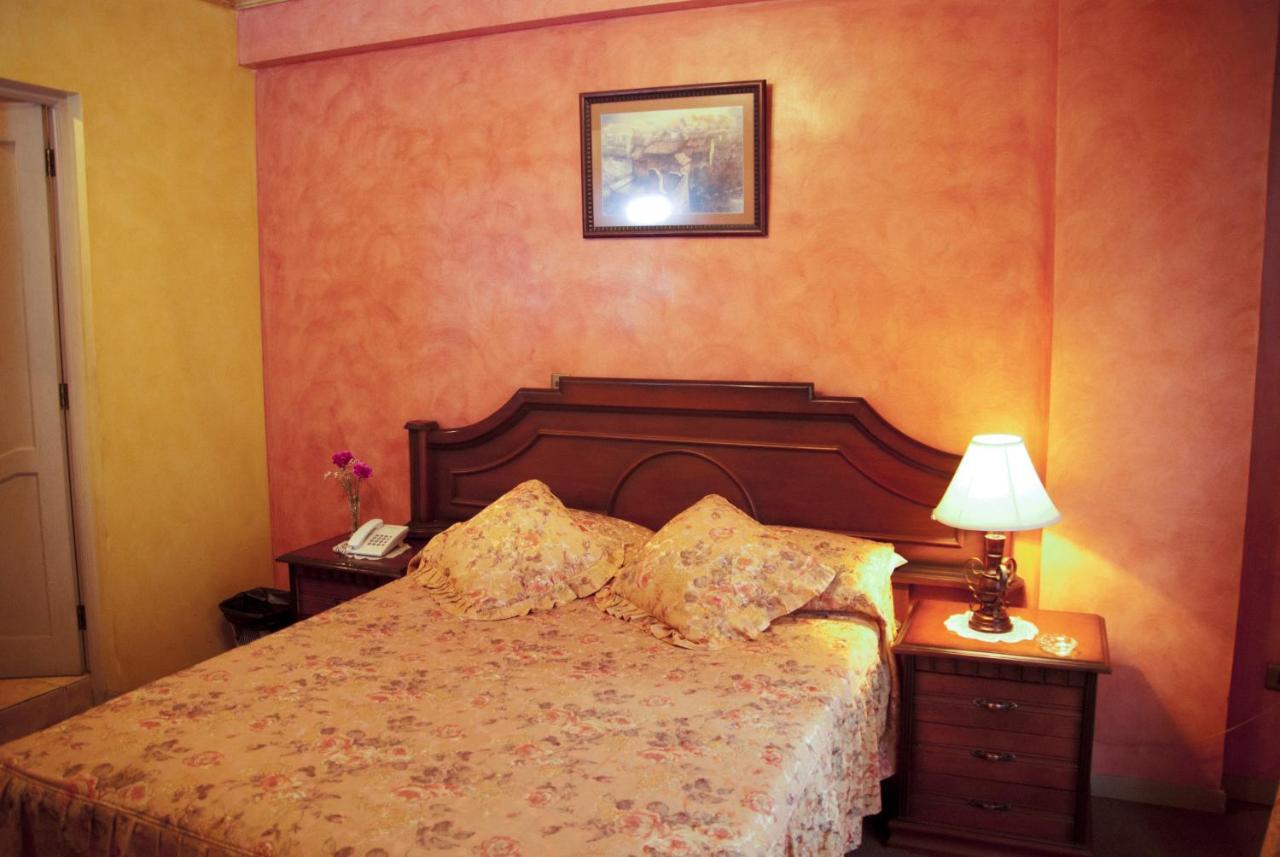 Hotel Monserrat コチャバンバ エクステリア 写真