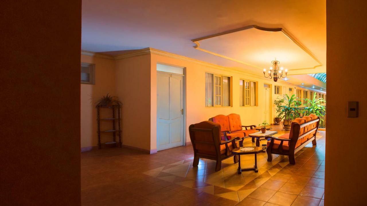 Hotel Monserrat コチャバンバ エクステリア 写真